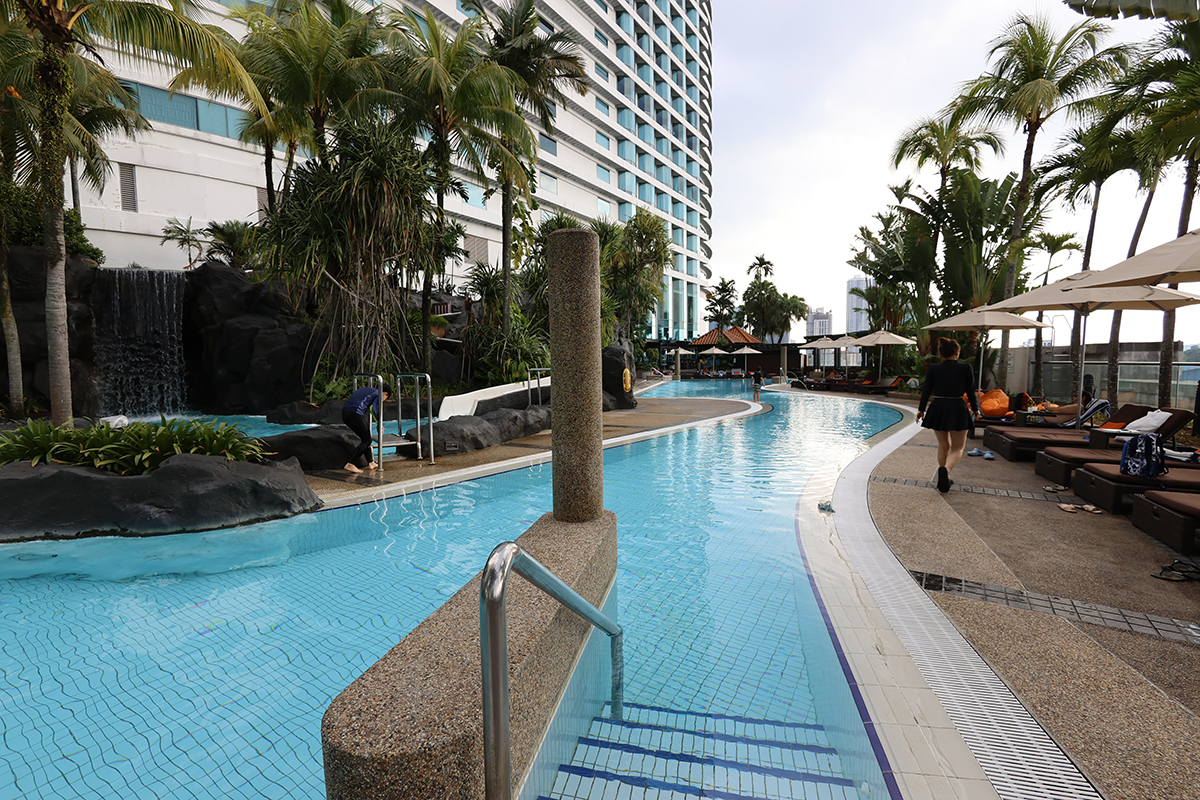 マレーシア ヒルトンクアラルンプールのプール