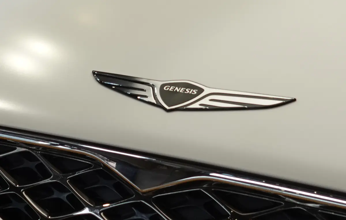 ヒョンデの高級ブランド、「ジェネシス」のエンブレム