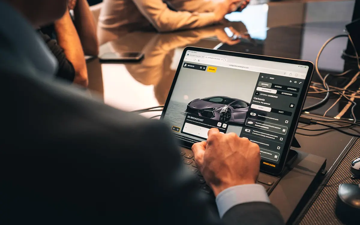 ランボルギーニのオーダープロセス~タブレットを使用した仕様決め