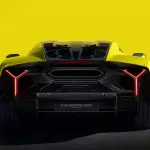 ランボルギーニ・フェノーメノのリアビュー（イエロー、静止）