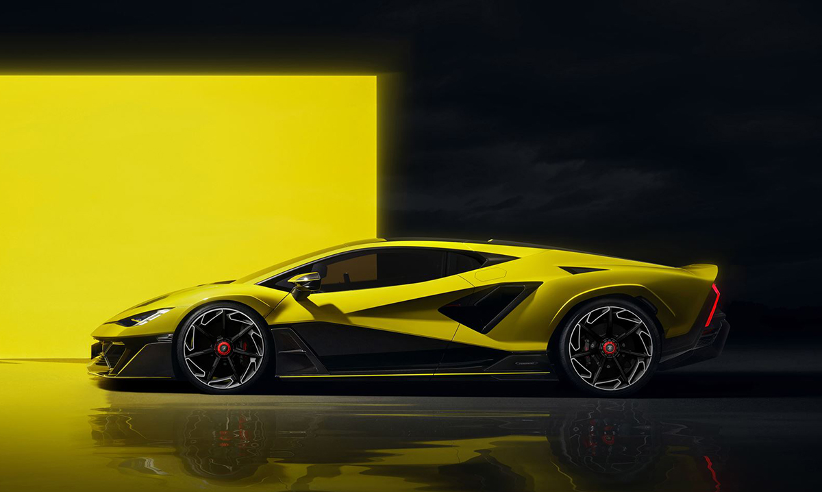 ランボルギーニ・フェノーメノのサイドビュー(イエロー、静止)
