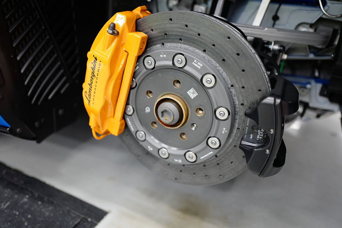 ランボルギーニ・ウラカンEVO RWDのカーボンセラミックブレーキとブレーキキャリパー