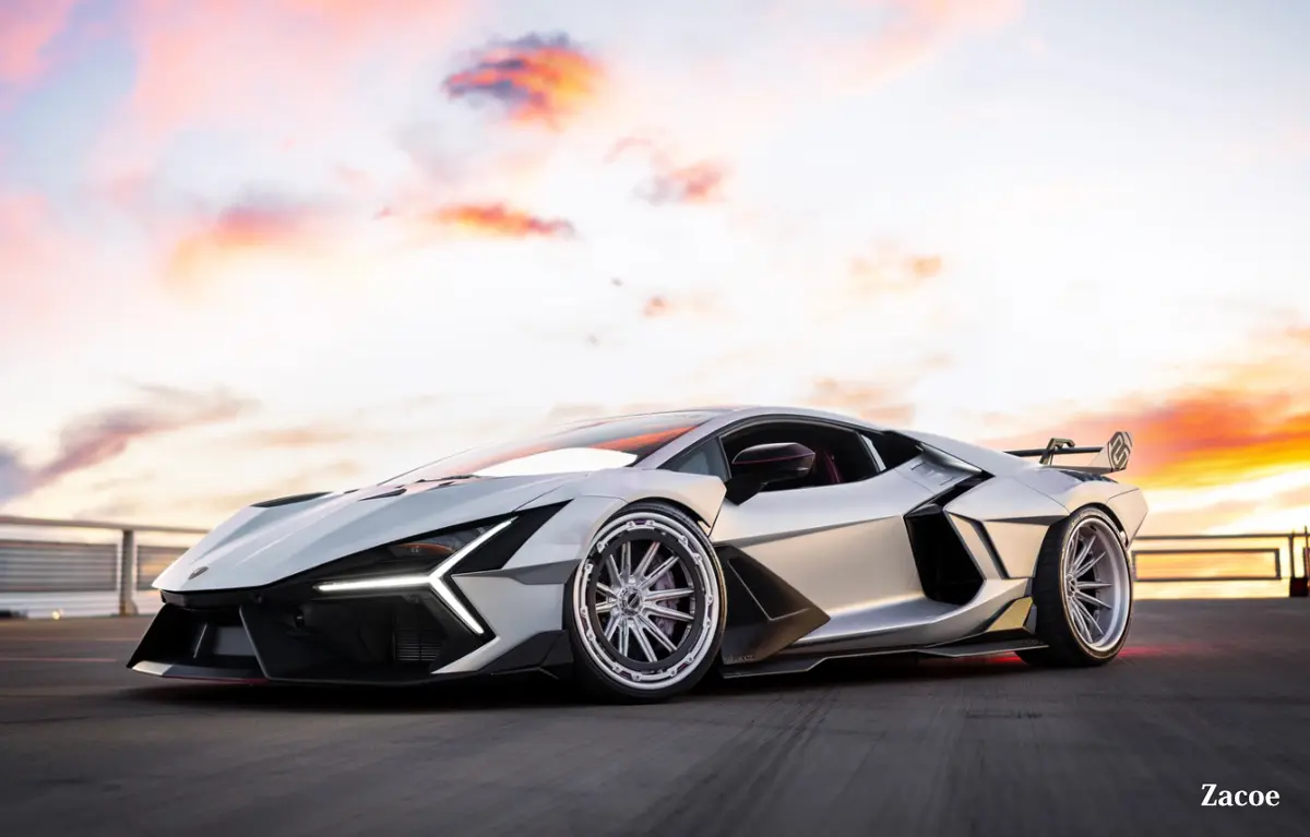 Zacoeによってカスタムされた「ワイドボディキット」装着のランボルギーニ・レヴエルト（フロント）