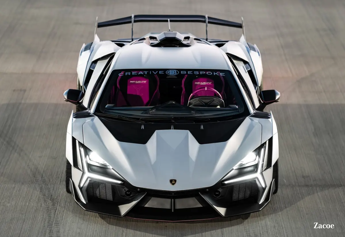 Zacoeによってカスタムされた「ワイドボディキット」装着のランボルギーニ・レヴエルト（正面）