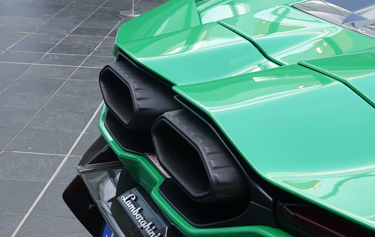 ランボルギーニ・レヴエルトのテールパイプ