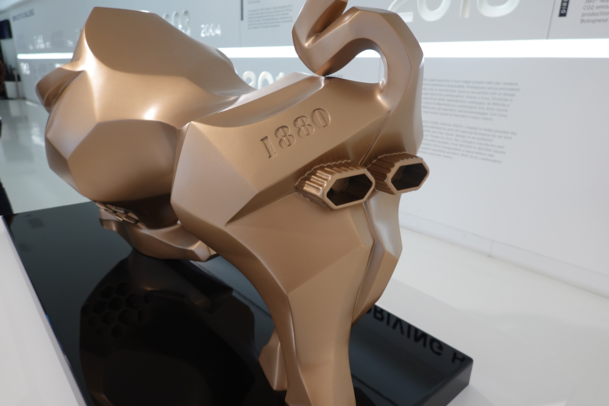 ランボルギーニの猛牛アート（ランボルギーニ博物館にて）