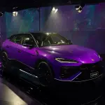 ランボルギーニがミラノデザインウィークにて展示したアドペルソナム仕様のウルスSE（パープル）