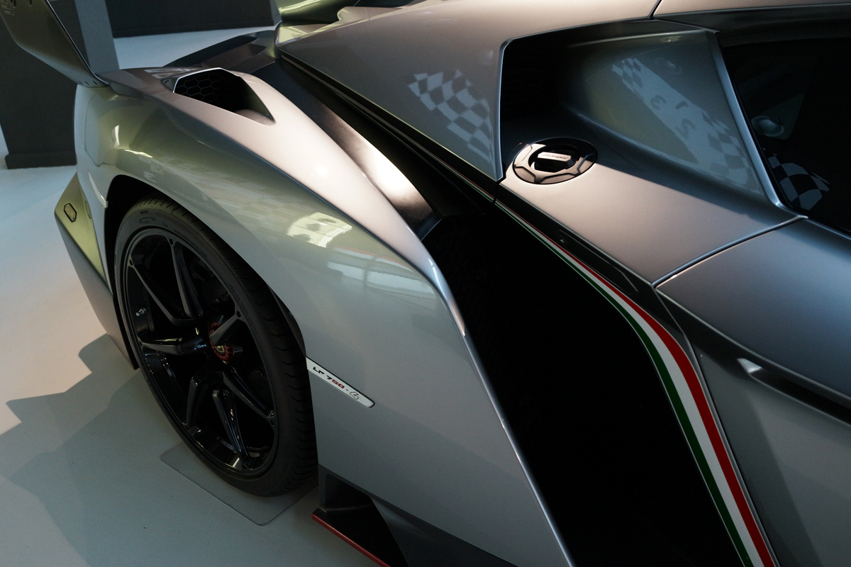 ランボルギーニ ヴェネーノのサイド（ランボルギーニ博物館にて）