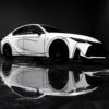 レクサスIS350の「マンガ塗り」アートカー（ホワイト、フロントサイド）