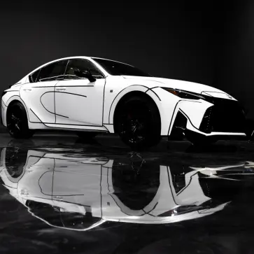 レクサスIS350の「マンガ塗り」アートカー（ホワイト、フロントサイド）