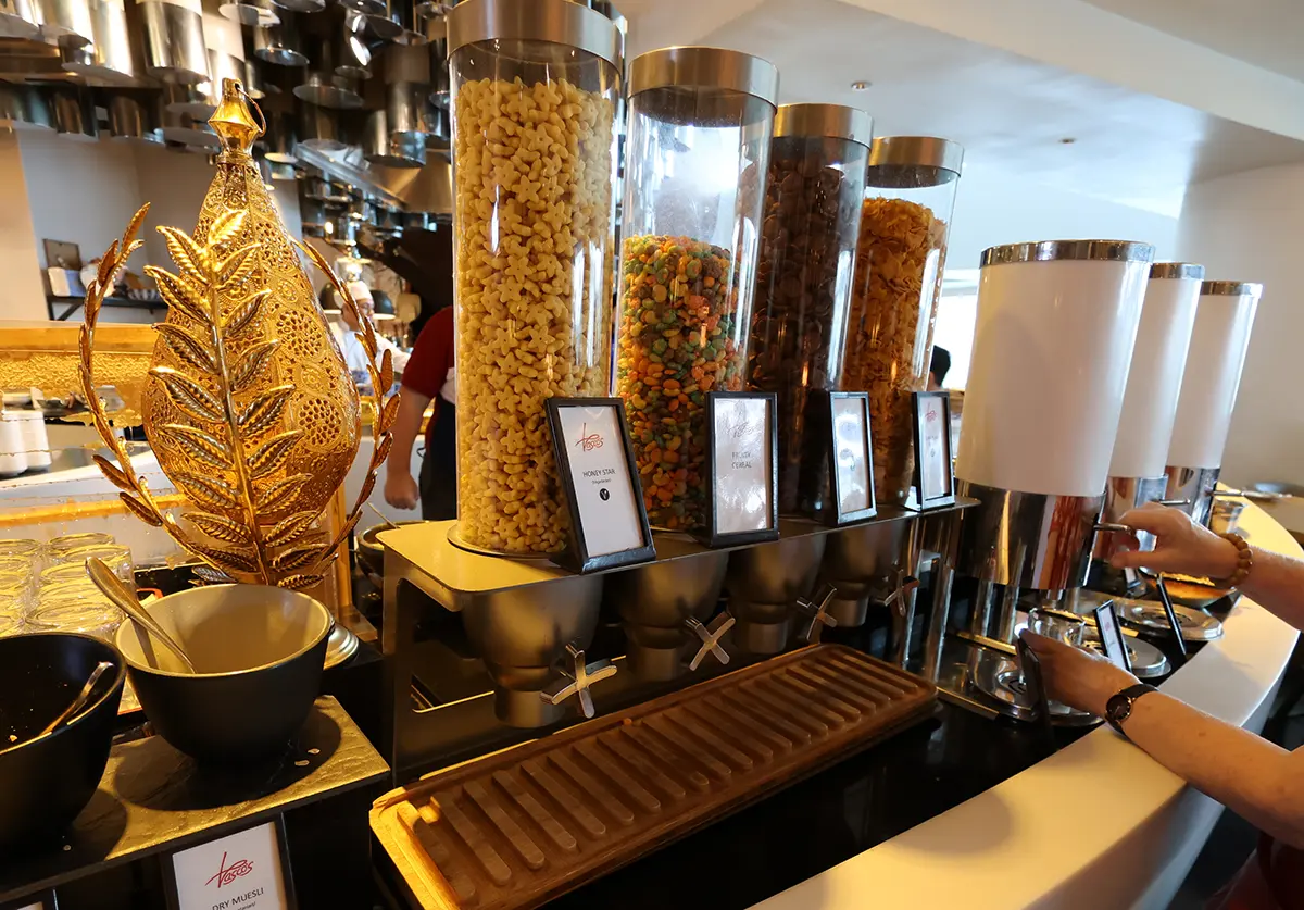 マレーシア ヒルトンクアラルンプールの朝食ブッフェ（シリアル）