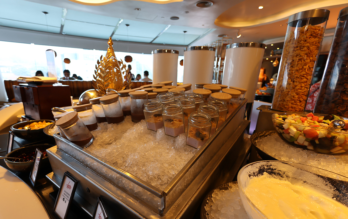 マレーシア ヒルトンクアラルンプールの朝食ブッフェ（ヨーグルト）