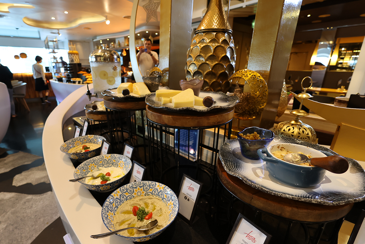 マレーシア ヒルトンクアラルンプールの朝食ブッフェ（中東コーナー）