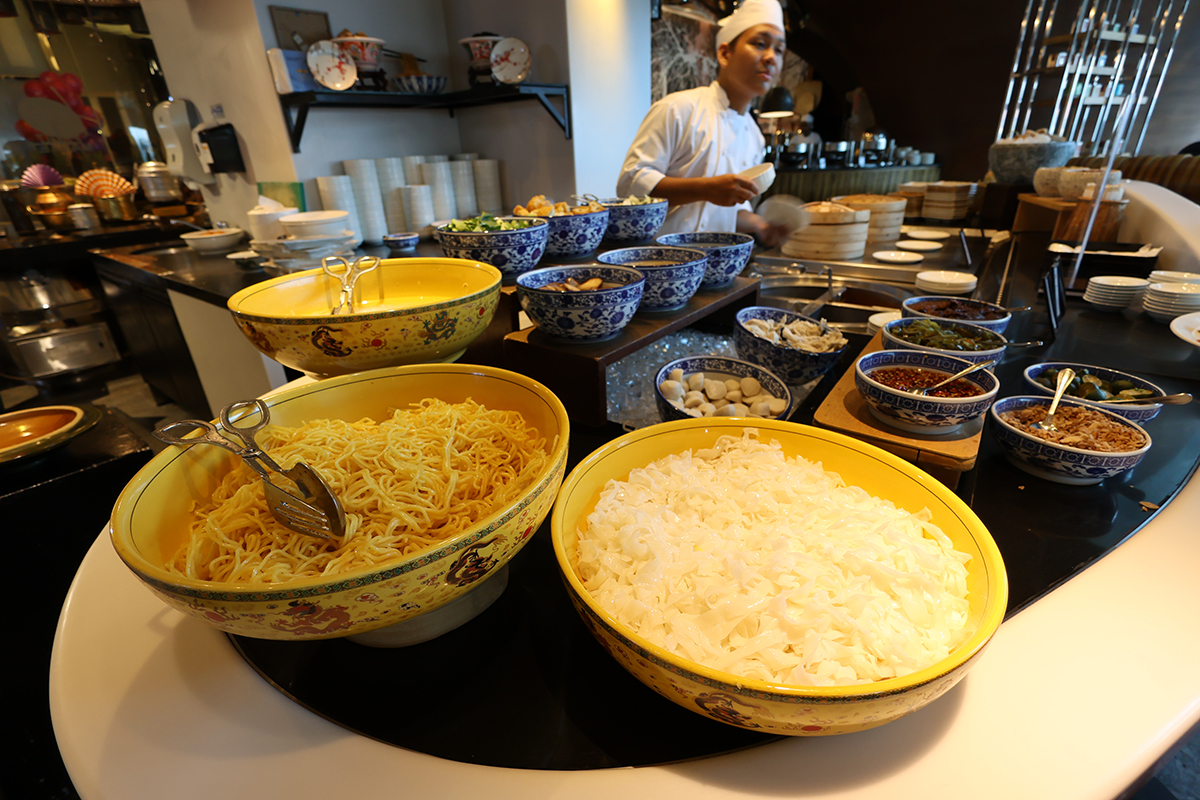 マレーシア ヒルトンクアラルンプールの朝食ブッフェ（ヌードルステーション）