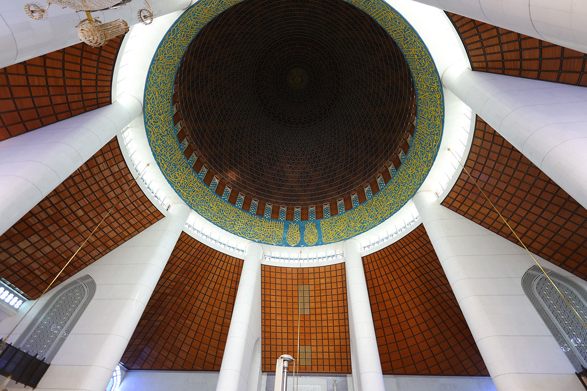 マレーシア クアラルンプールの「ブルーモスク」～天井