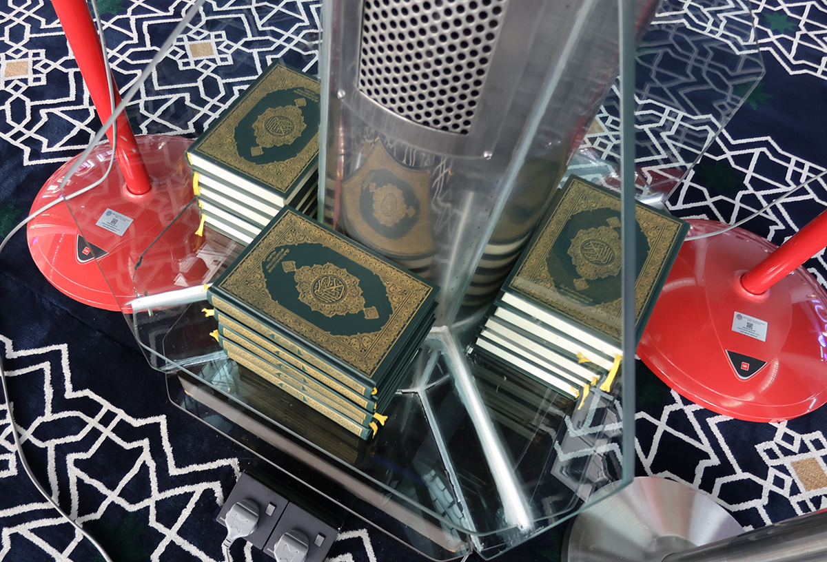 マレーシア クアラルンプールの「ブルーモスク」コーラン