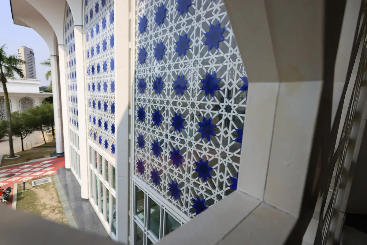 マレーシア クアラルンプールの「ブルーモスク」外壁