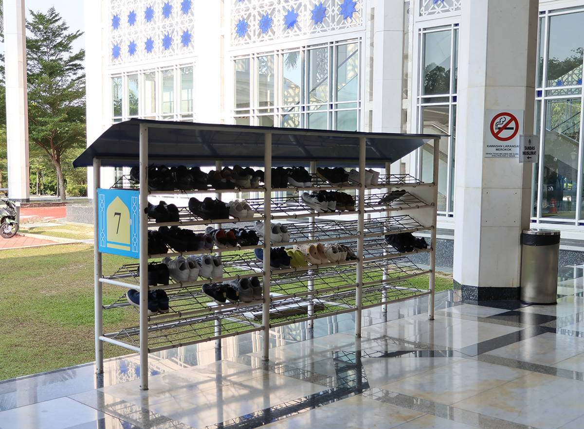 マレーシア クアラルンプールの「ブルーモスク」～待合所