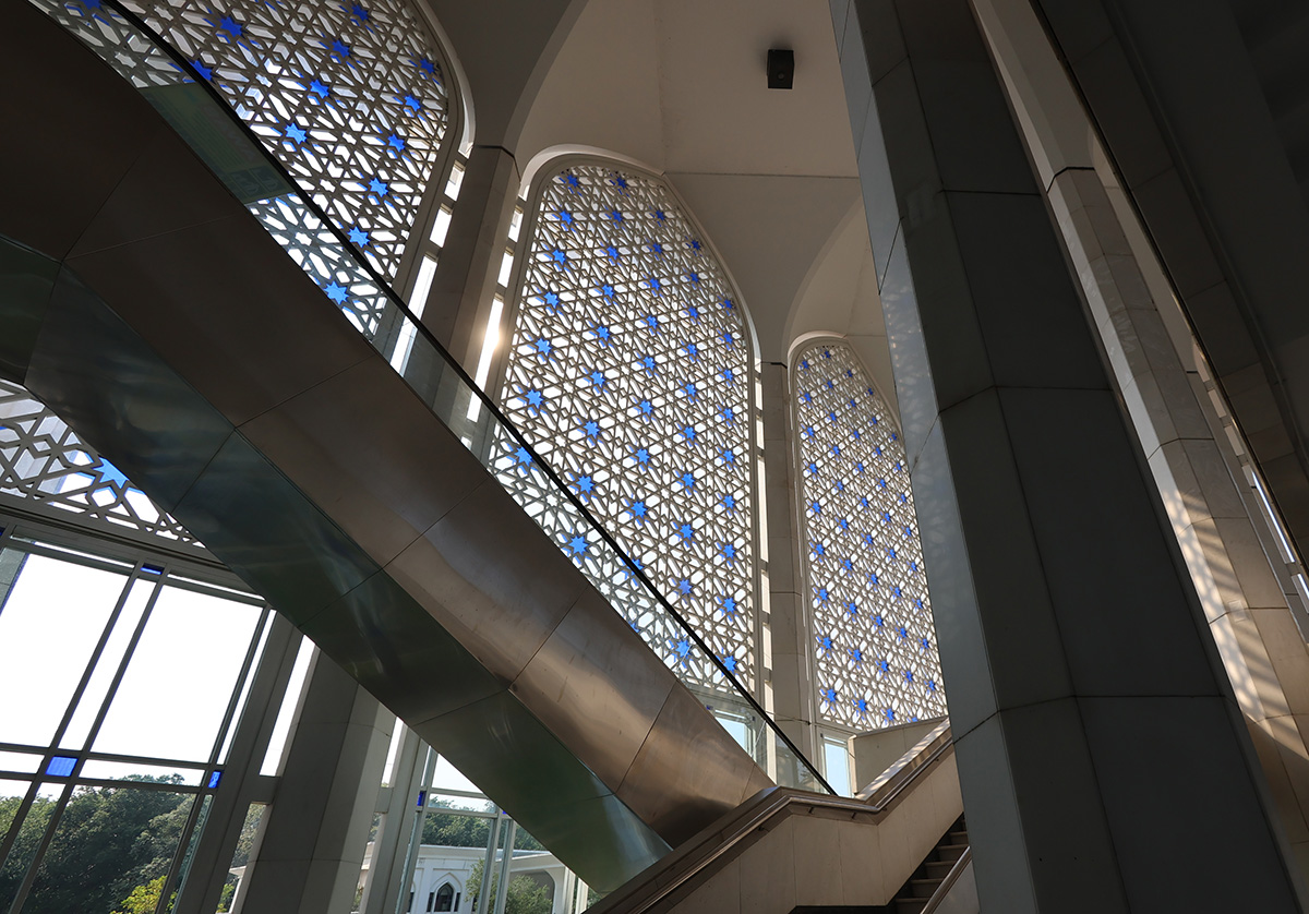 マレーシア クアラルンプールの「ブルーモスク」～ステンドグラス