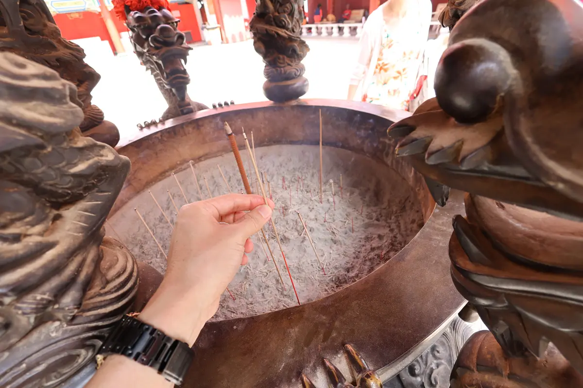 マレーシア クアラルンプールの中国寺院「天后宮」〜礼拝堂