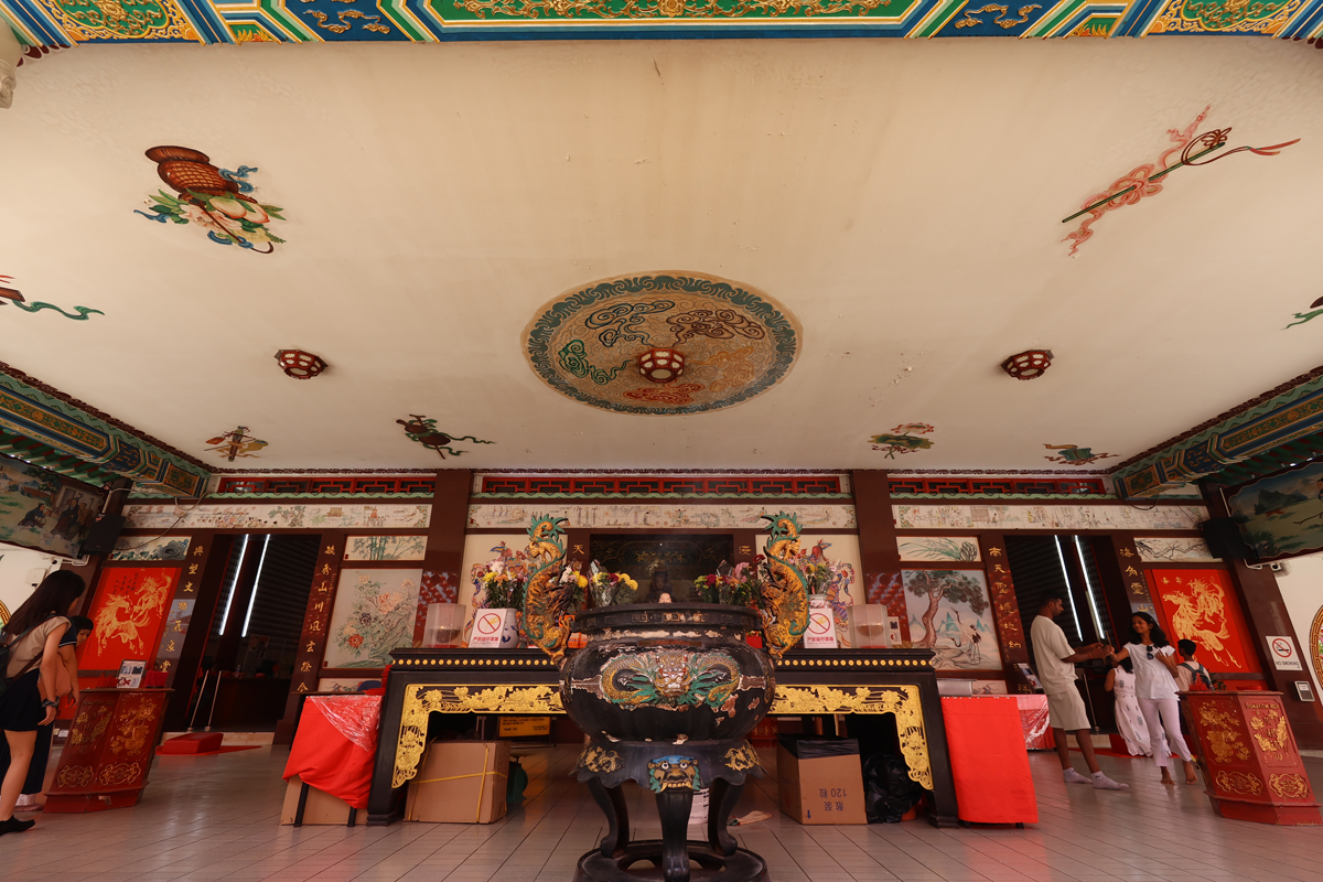 マレーシア クアラルンプールの中国寺院「天后宮」〜礼拝堂
