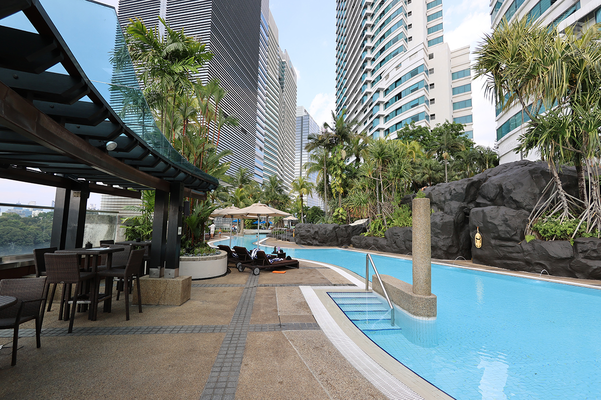 マレーシア ヒルトンクアラルンプールのプール