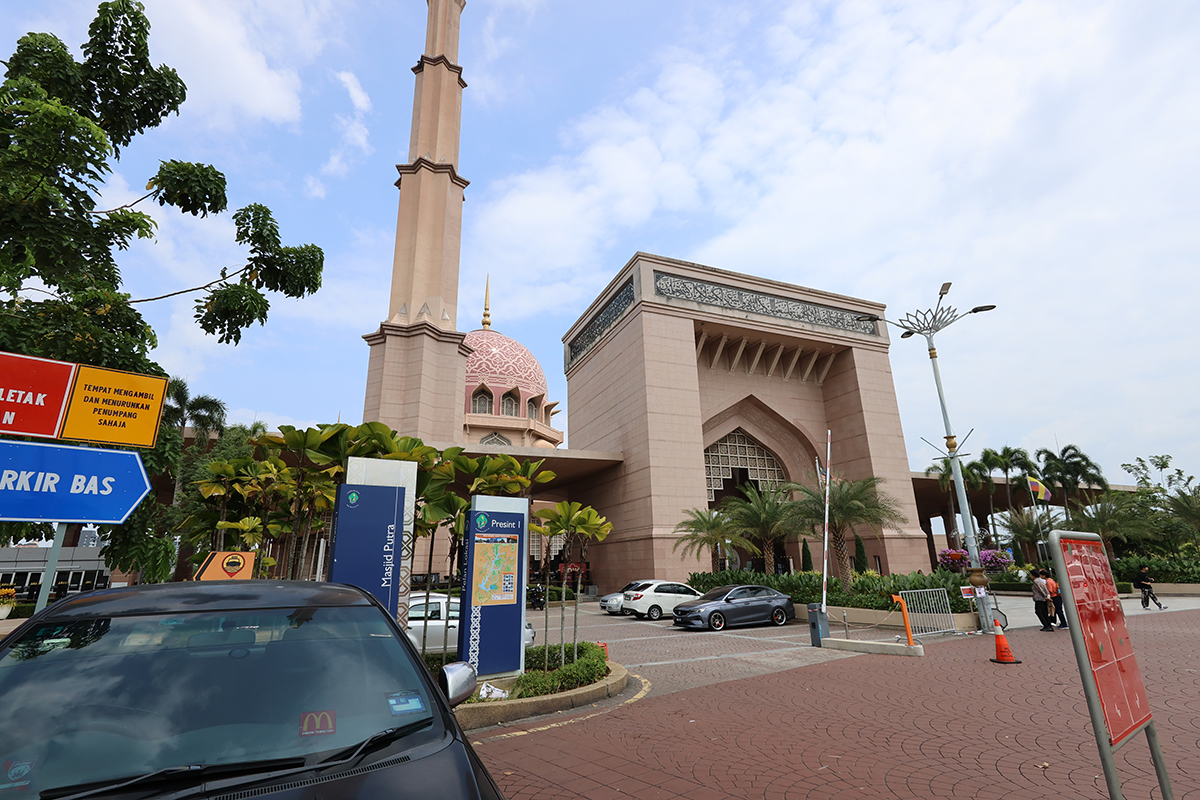 マレーシア クアラルンプールのピンクモスク（プトラモスク）周辺