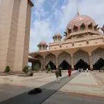 マレーシア クアラルンプールのピンクモスク（プトラモスク）の外観