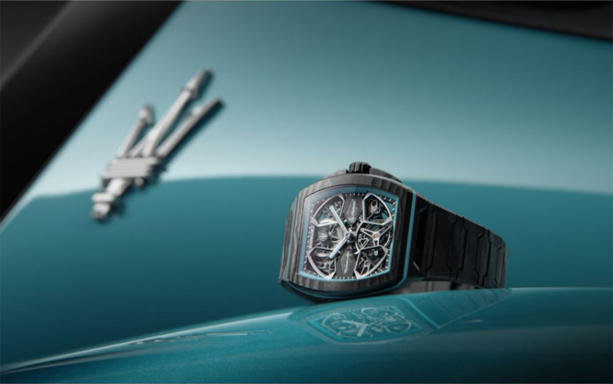 マセラティとビアンシェとのコラボ腕時計「ウルトラフィーノ」の正面画像