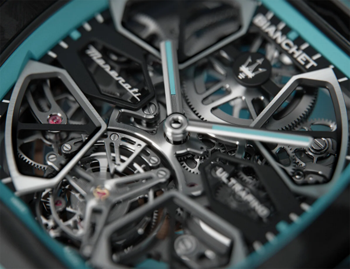 マセラティとビアンシェとのコラボ腕時計「ウルトラフィーノ」の文字盤