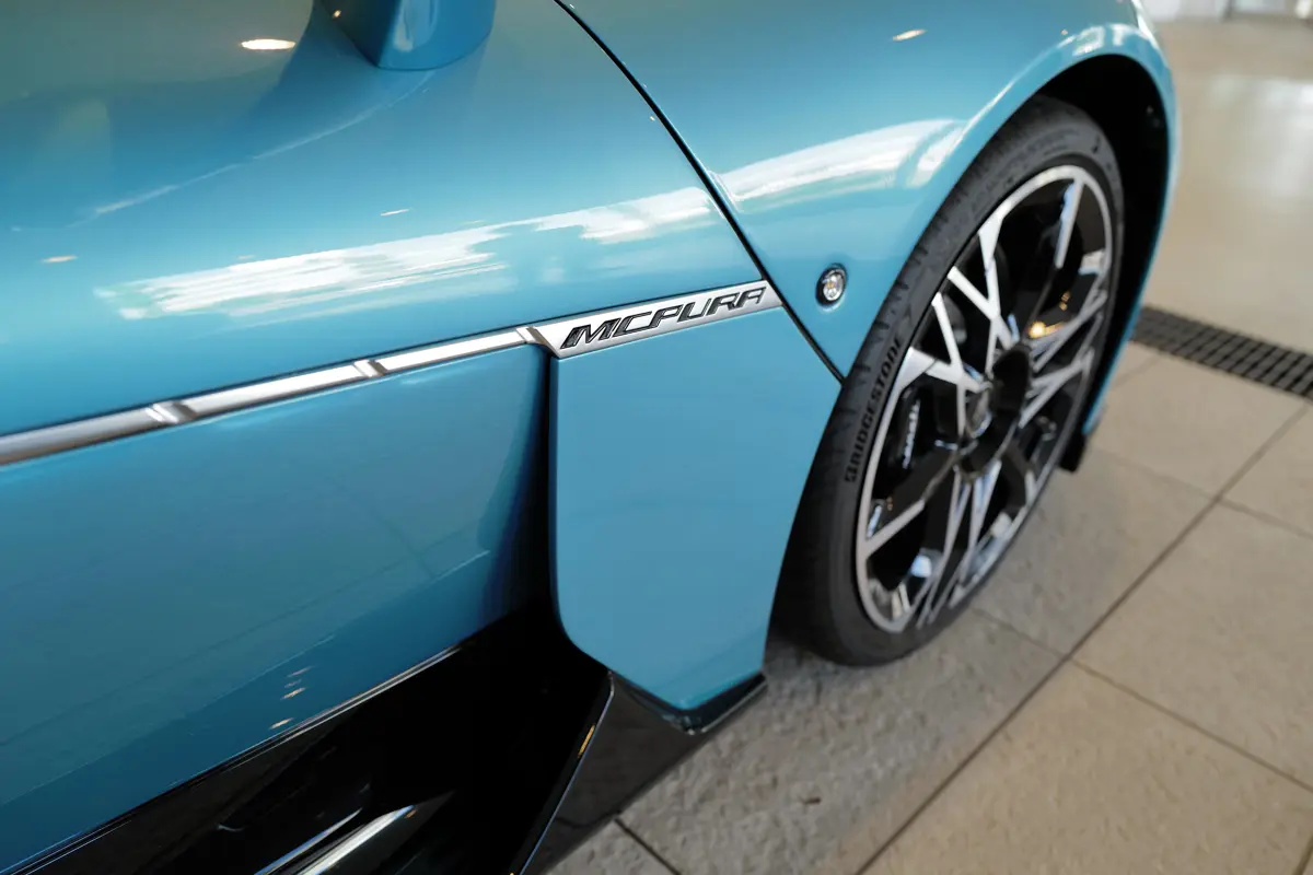 マセラティ MC PURA Cielo（プーラ・チェロ）のフロントフェンダー