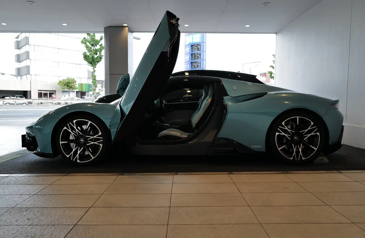 マセラティ MC PURA Cielo（プーラ・チェロ）のサイド