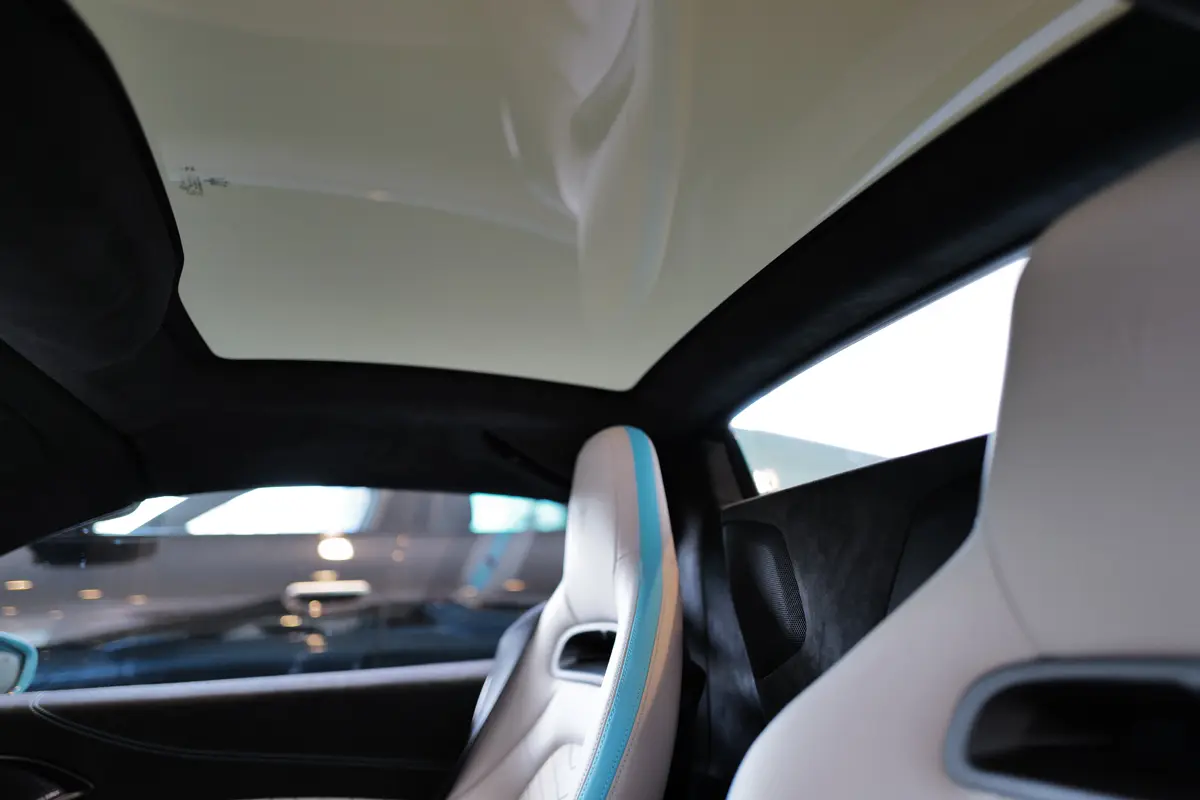 マセラティ MC PURA Cielo（プーラ・チェロ）のインテリア〜ルーフ