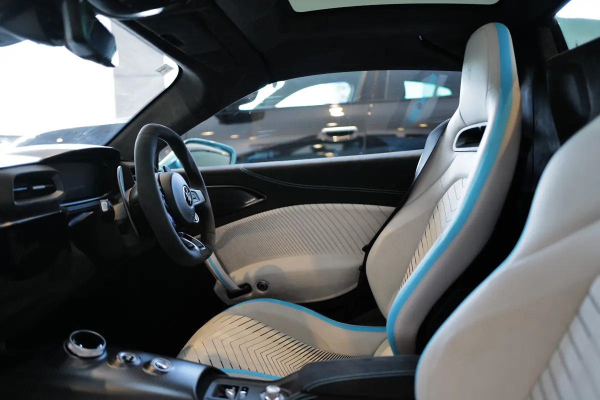 マセラティ MC PURA Cielo（プーラ・チェロ）のインテリア