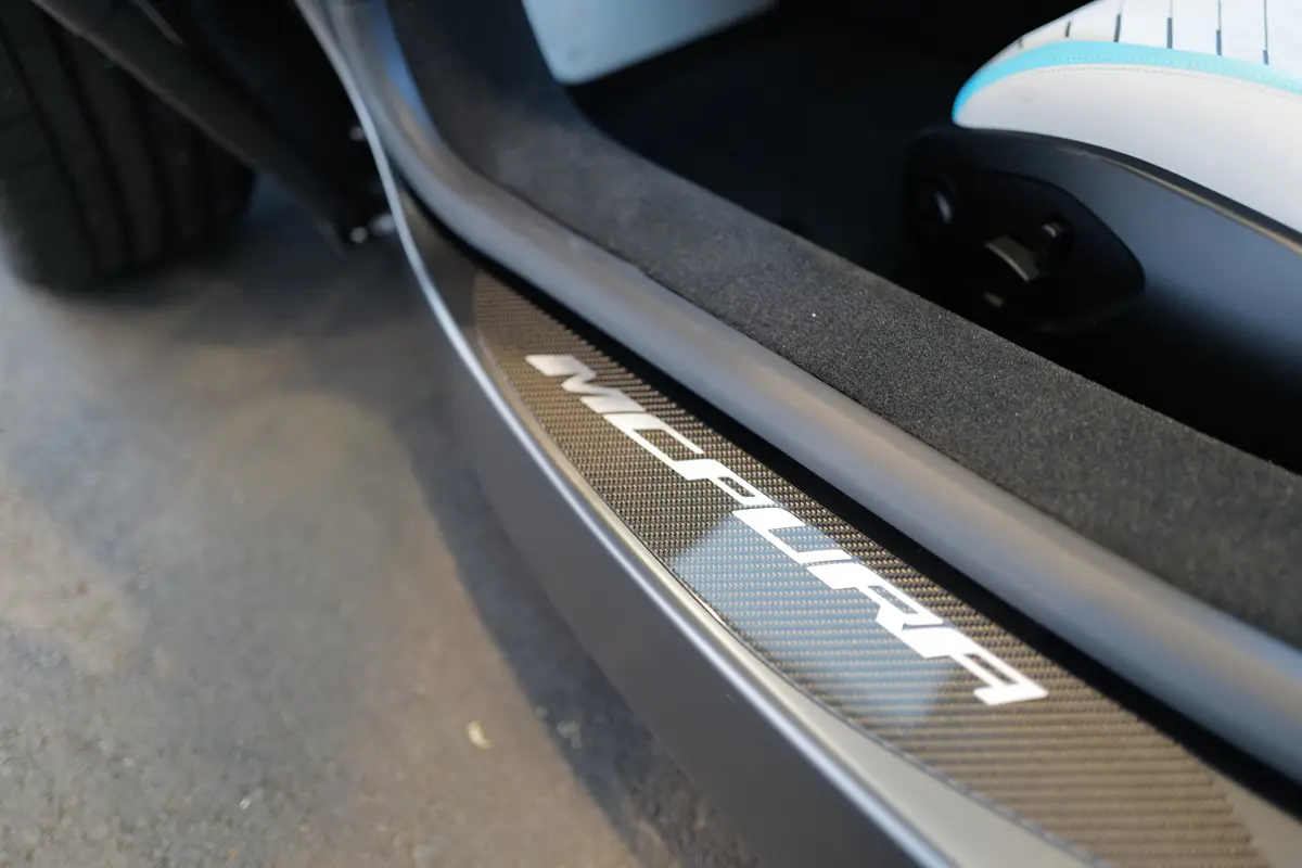 マセラティ MC PURA Cielo（プーラ・チェロ）のインテリア〜サイドシル