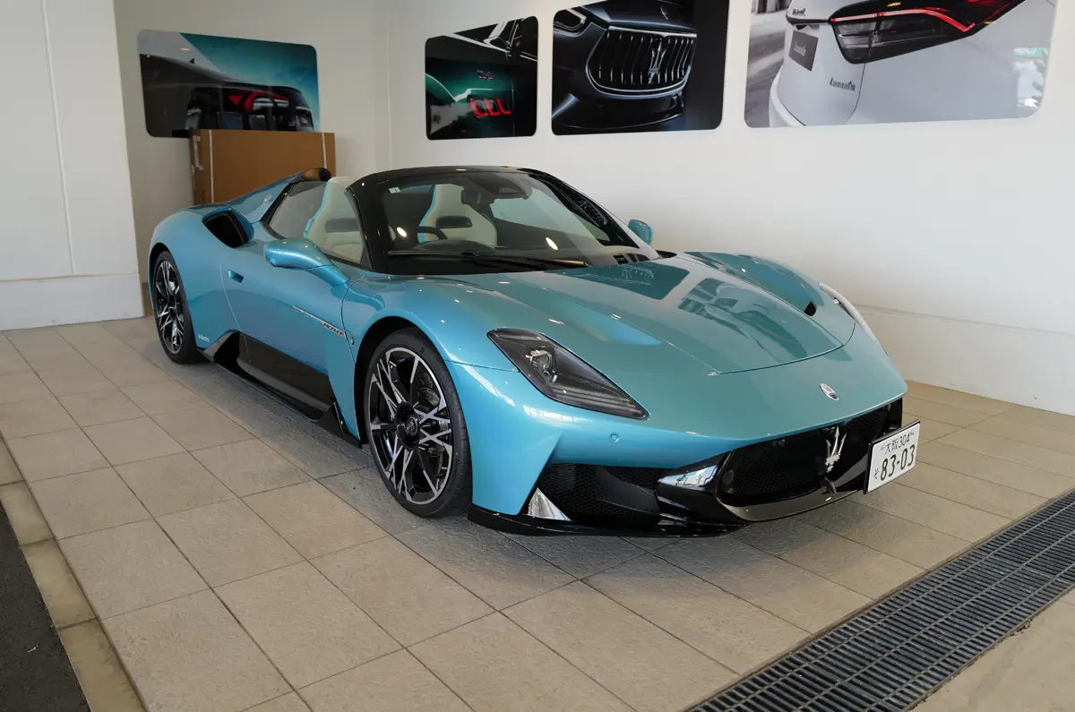 マセラティ MC PURA Cielo（プーラ・チェロ）のフロント（全景）