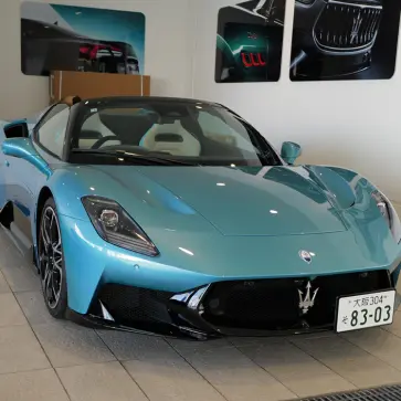 マセラティ MC PURA Cielo（プーラ・チェロ）のフロント（全景）