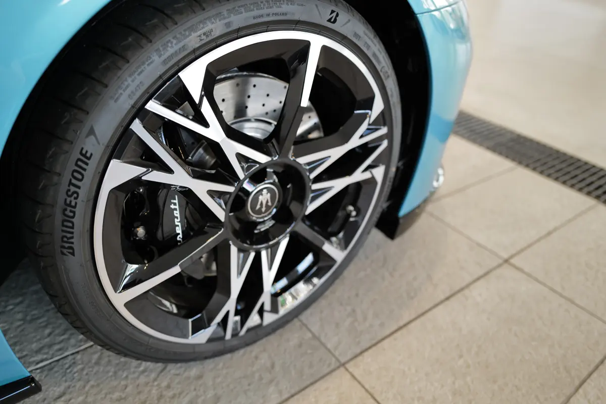 マセラティ MC PURA Cielo（プーラ・チェロ）のホイールとブレーキ