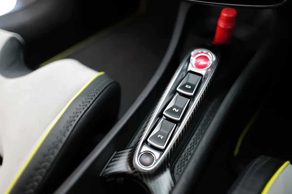 マクラーレン・アルトゥーラのインテリア~センターコンソール