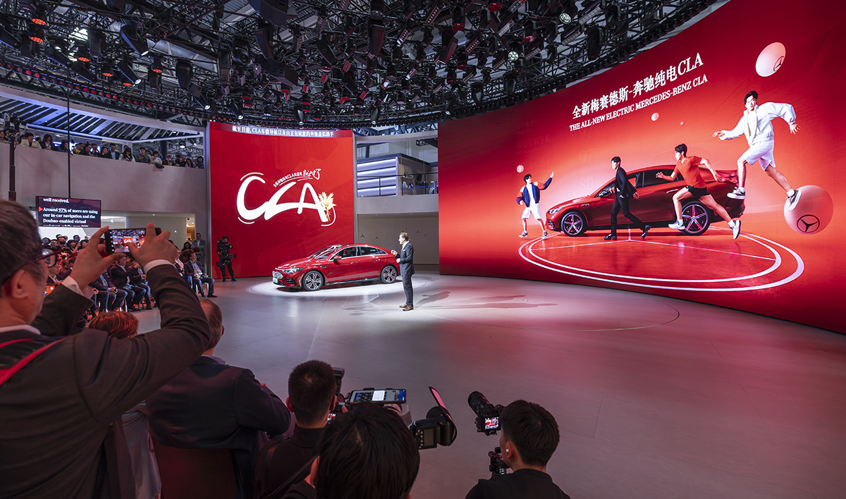 中国 北京モーターショーにて展示されるメルセデス・ベンツ CLA