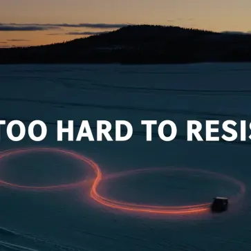 新型メルセデスAMG GT 4ドアクーペの北極圏でのテスト風景(8の字ドリフト)