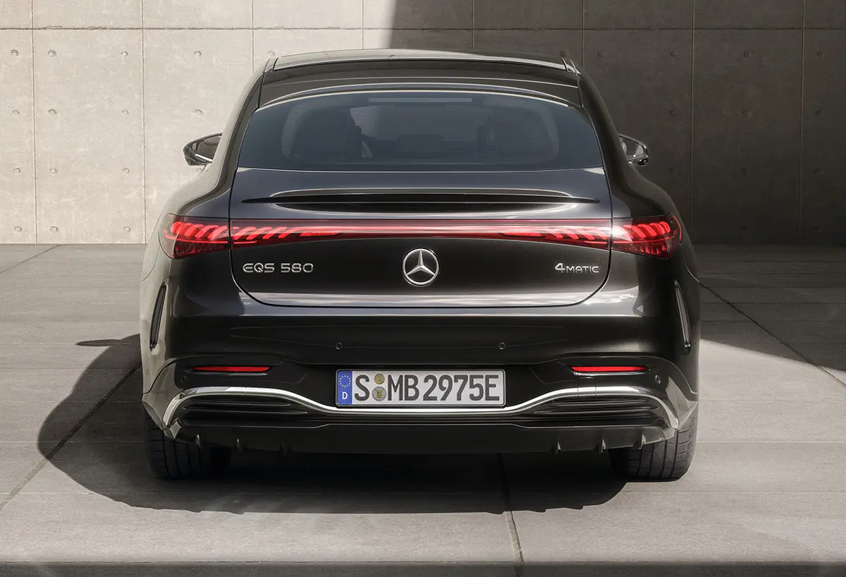 メルセデス・ベンツEQSのリア（静止、ブラック）