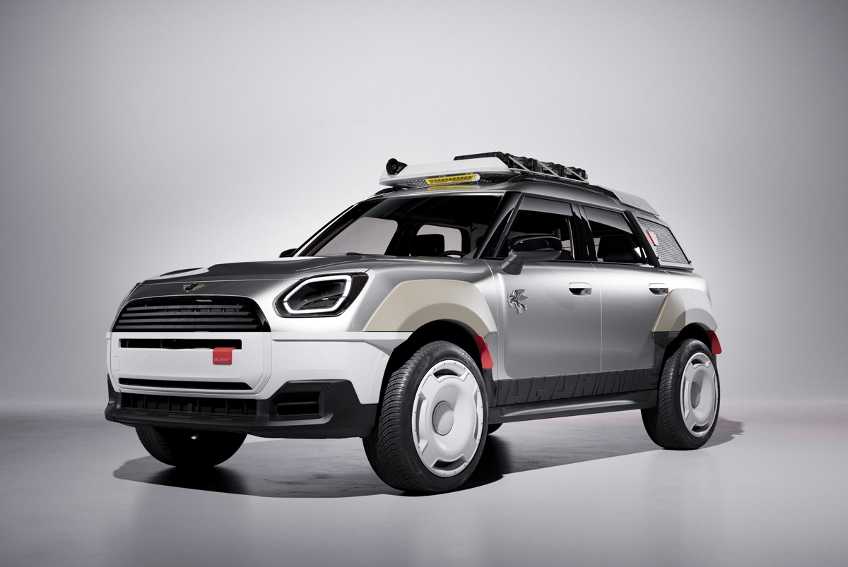 ミニとヴァガブンドとのコラボレーションによる野外フェス仕様のカントリーマン（エクステリア〜フロント）