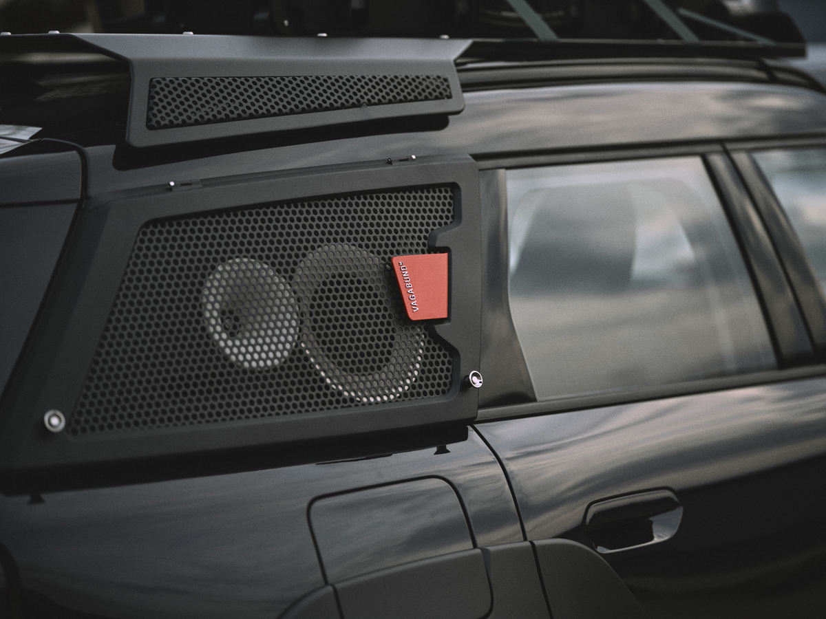 ミニとヴァガブンドとのコラボレーションによる野外フェス仕様のカントリーマン（エクステリア〜スピーカー）