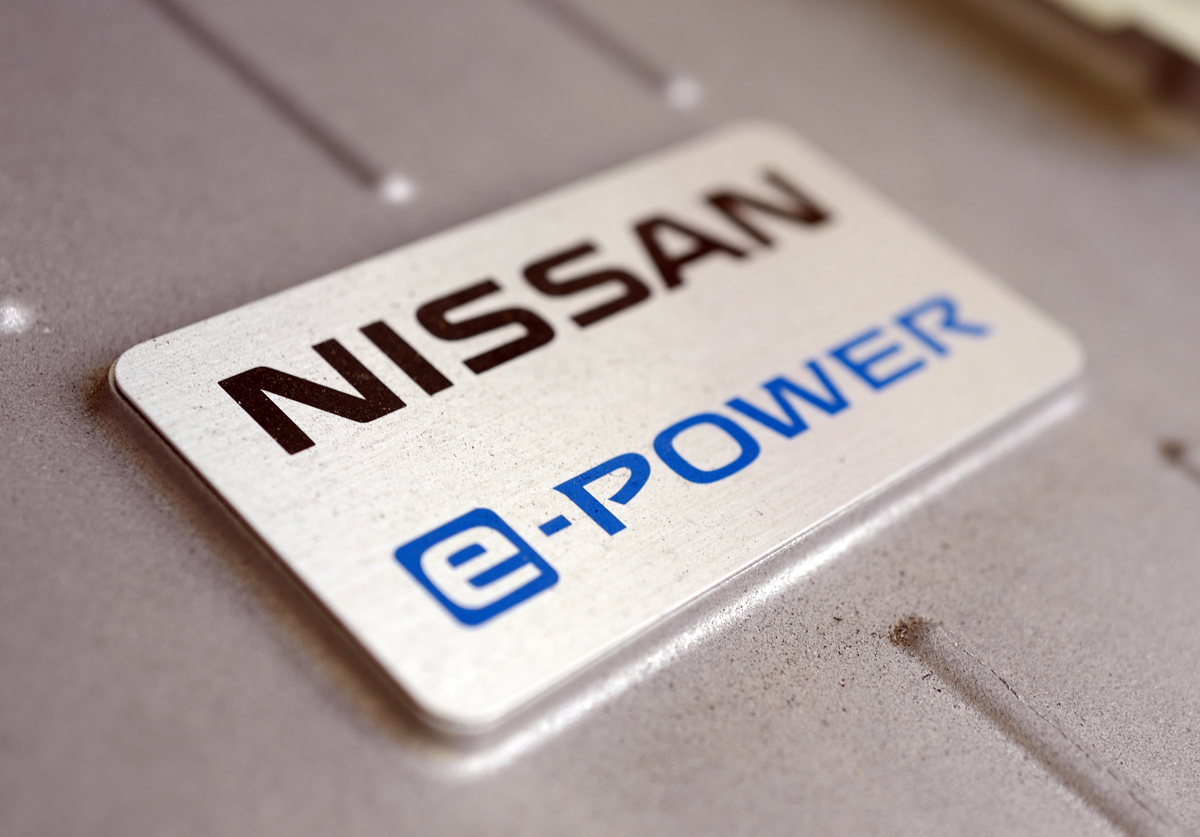 日産「Eパワー」のバッジ