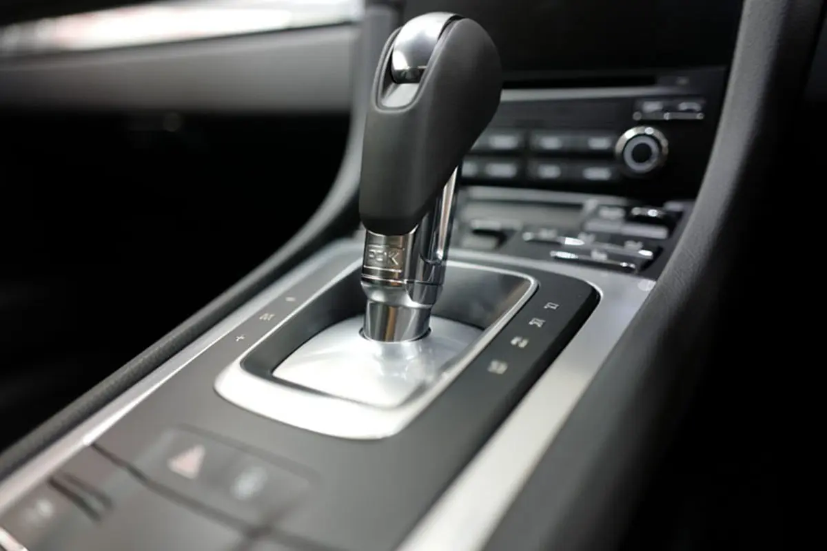 ポルシェ718ケイマンのシフトノブ