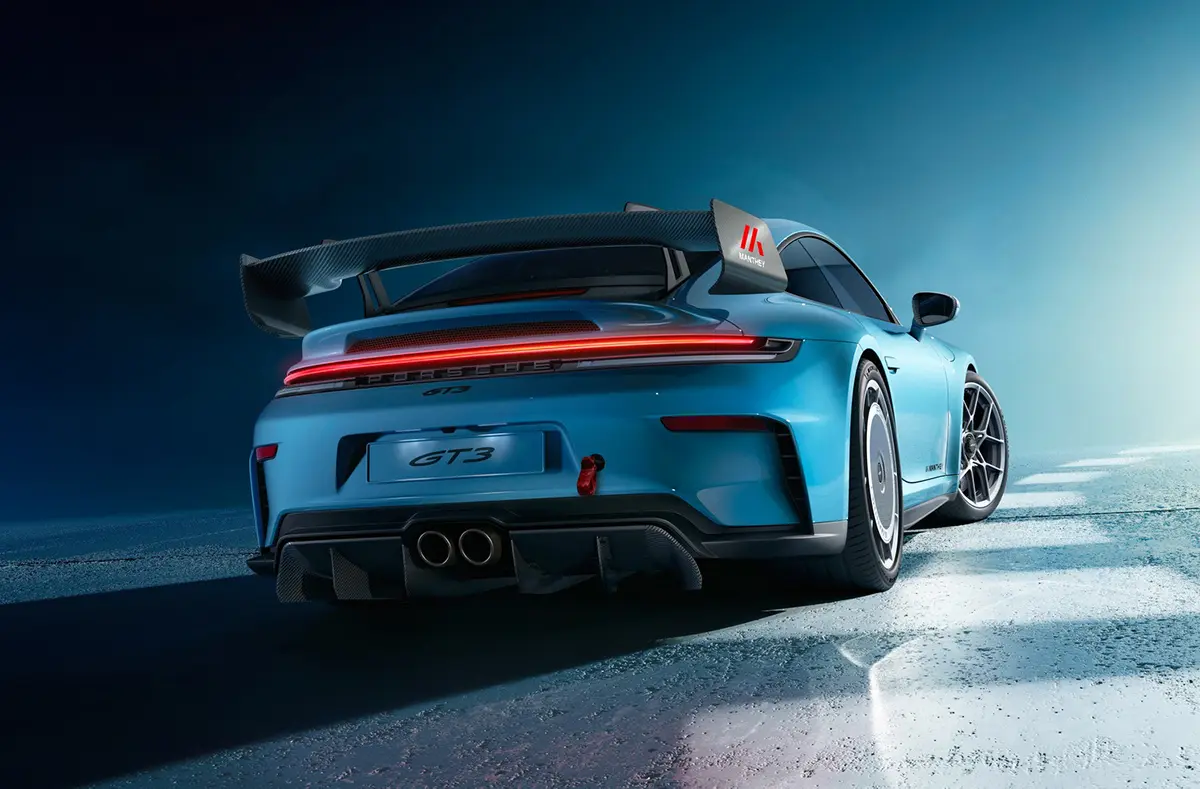 マンタイキットを装着したポルシェ911GT3（ブルー、リア）