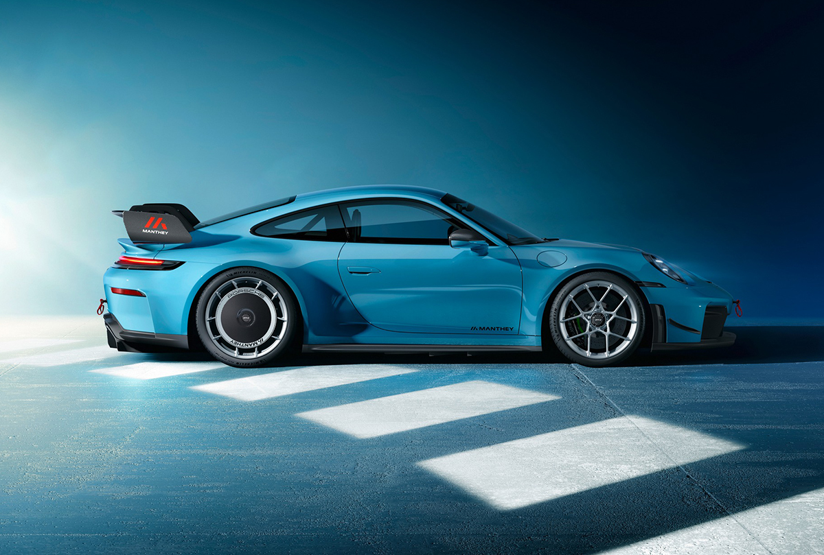 マンタイキットを装着したポルシェ911GT3（サイド、リア）