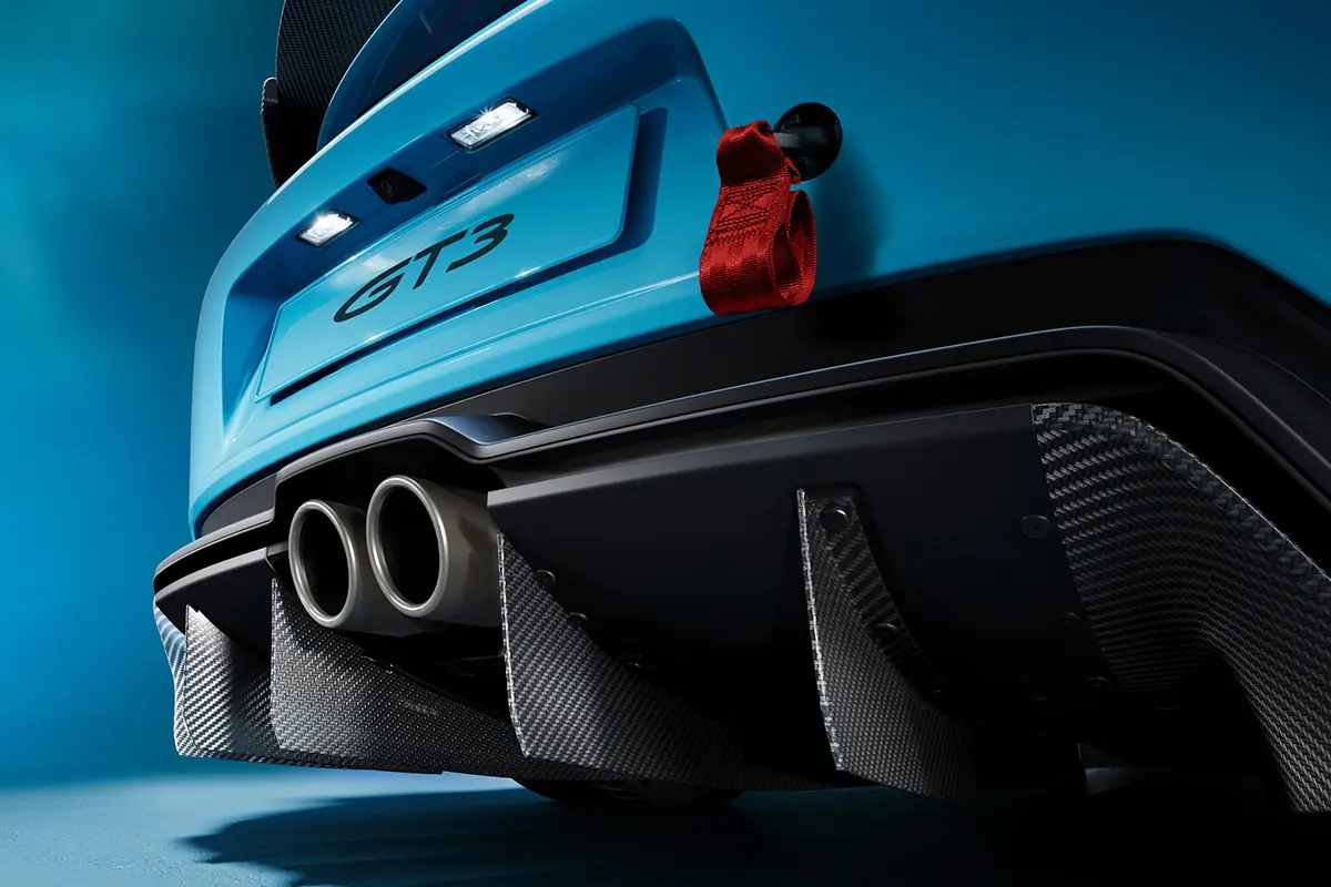 マンタイキットを装着したポルシェ911GT3（ディフューザー、リア）