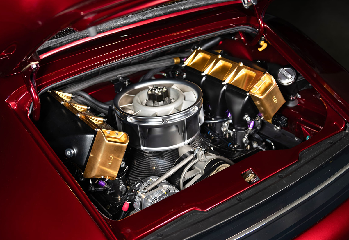 「アイアンマン」モチーフのポルシェ911レストモッド（ギュンターワークス / GWX エンドゲーム）～エンジンルーム